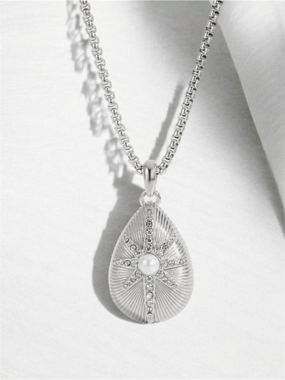 Teardrop Starburst Pendant Necklace NWT Gold Plated PVD